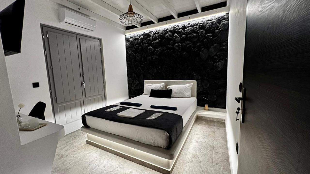 Filoxenia Luxury Villa Perissa (Santorini)