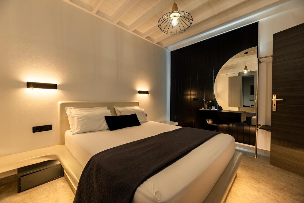 Filoxenia Luxury Perissa (Santorini)
