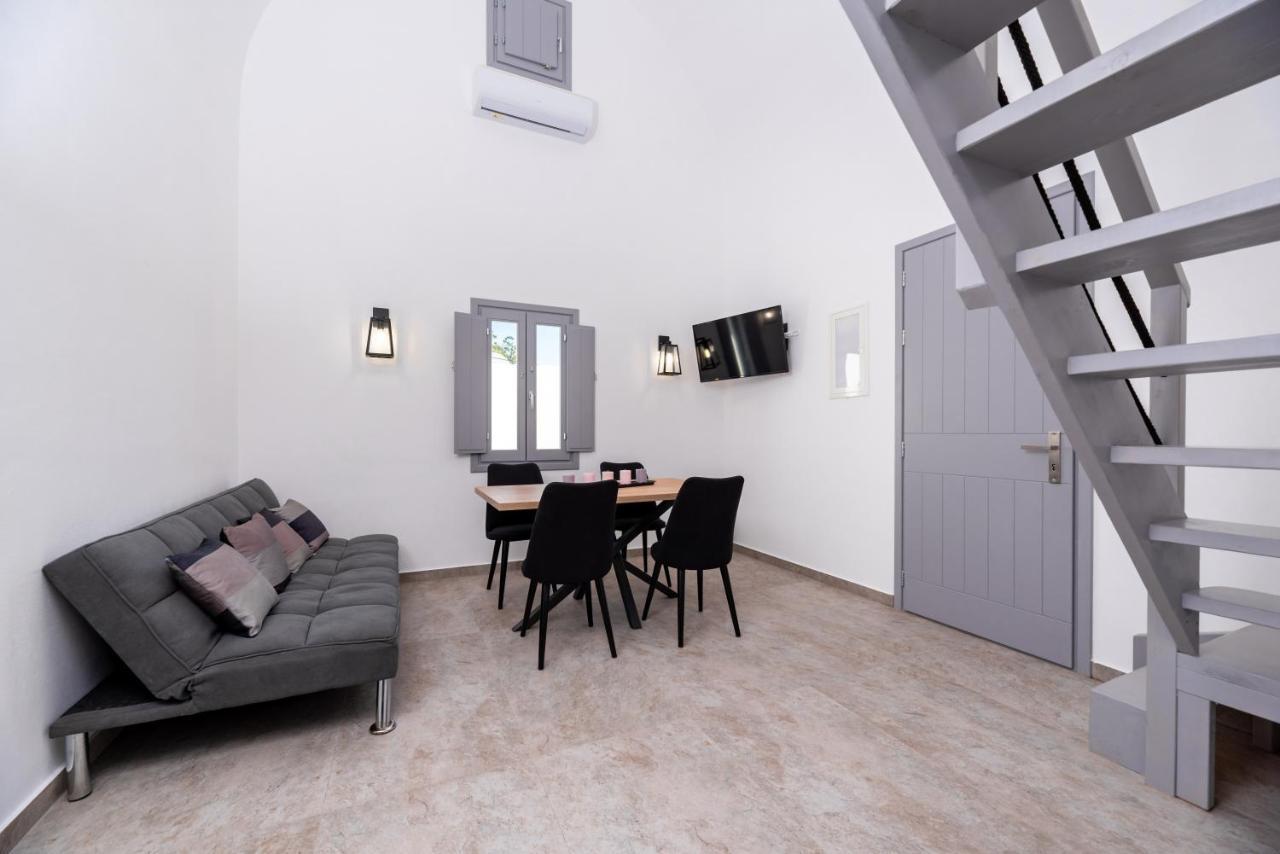 Filoxenia Luxury Perissa (Santorini)